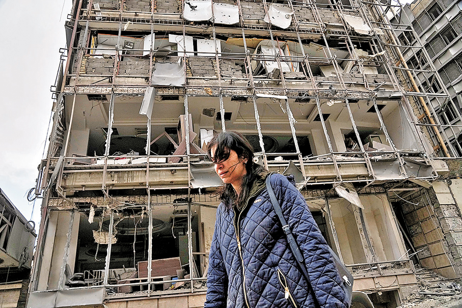 ●德黑蘭甘地醫院遭炸彈擊中。  美聯社