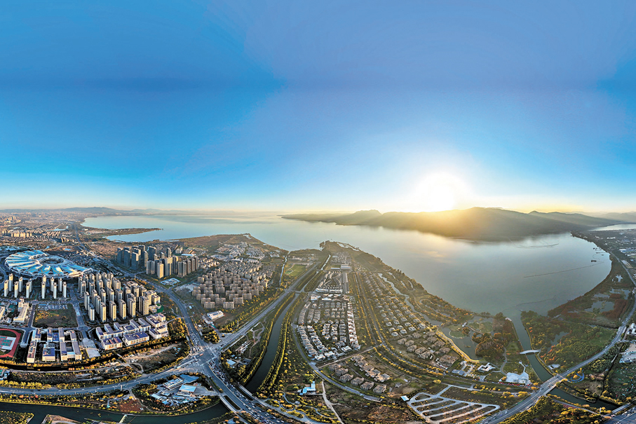 ●專家認為，「十五五」內地房地產發展方向將更加注重民生保障和質量提升。圖為雲南昆明滇池樓盤。 資料圖片