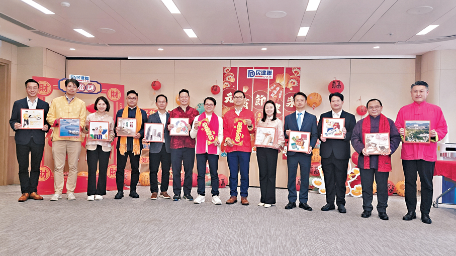 ●民建聯在立法會舉辦傳媒茶敘，透過猜燈謎來分享工作展望。香港文匯報記者黃子晉 攝