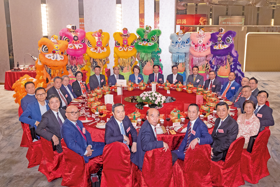 ●主家席賓主合影。