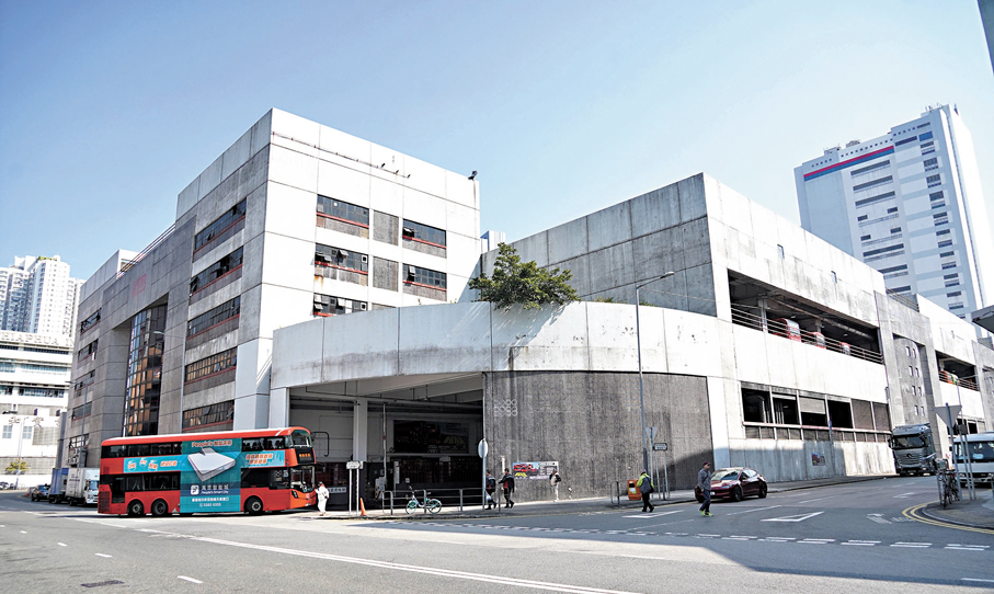 ●九巴計劃今年內開放巴士車廠予公眾私家車充電。圖為九巴沙田車廠。 資料圖片