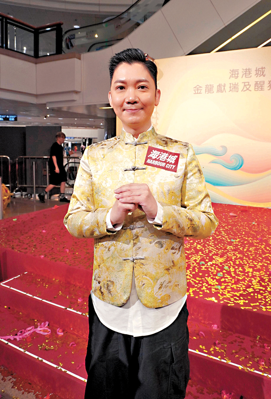 ●李丞責師傅贈言阿Sa今年運勢暢旺。  香港文匯報記者子棠  攝