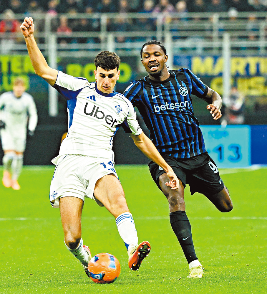 ●科木（左）希望在首回合勇挫國米。  資料圖片