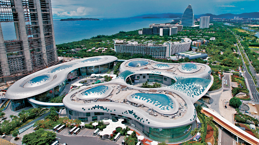 ●今年春節假期，海南離島免稅購物金額較去年春節增長30.8%。圖為三亞國際免稅城。 資料圖片