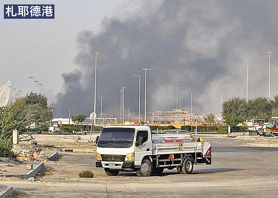 ●阿布扎比札耶德港濃煙滾滾。 路透社