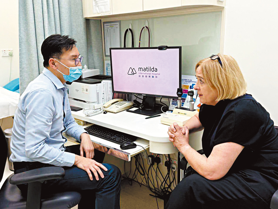 ●外國患者在醫院諮詢。 明德國際醫院供圖