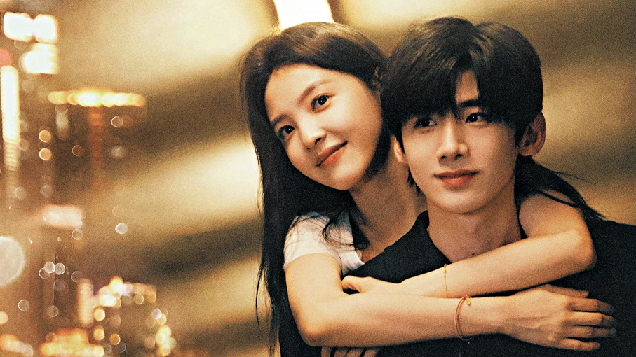 ●《難哄》改編自竹已同名小說《難哄》。