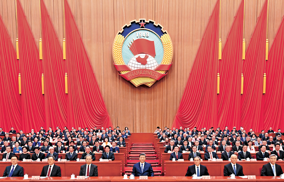 ●3月4日下午，中國人民政治協商會議第十四屆全國委員會第四次會議在北京人民大會堂開幕。這是習近平、李強、趙樂際、蔡奇、丁薛祥、李希、韓正在主席台就座。 新華社