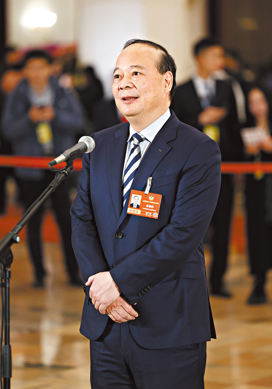 ●全國政協委員曾毓群接受媒體採訪。 新華社