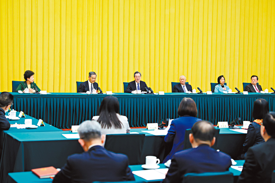 ●3月6日上午，中共中央政治局常委、國務院副總理丁薛祥參加全國政協十四屆四次會議港澳地區全國政協委員聯組會。    新華社