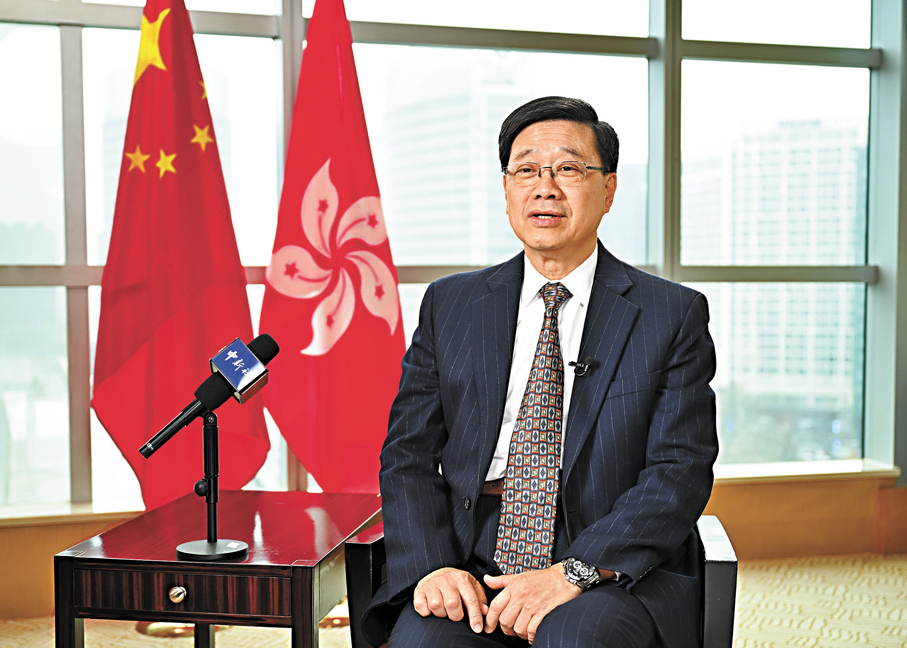 ●3月4日，香港特區行政長官李家超在北京接受中新社專訪。   中新社