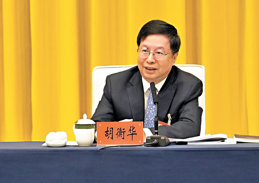 ●全國人大代表、重慶市市長胡衡華   香港文匯報記者韓毅  攝
