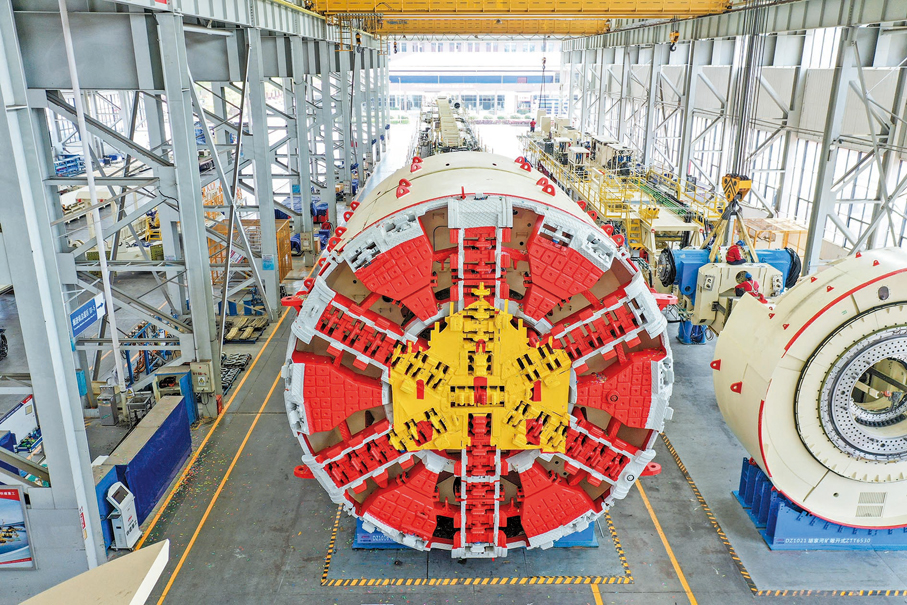 ●鐵建重工生產的盾構機。