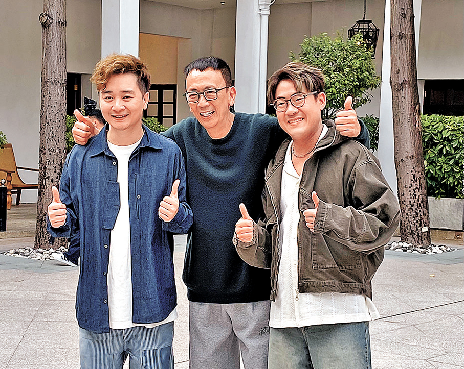 ●羅啟豪（右）和譚輝智（左）感激鄭丹瑞的支持。