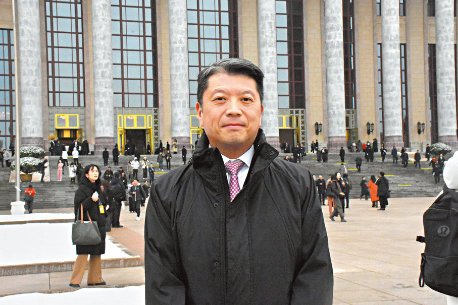 ●澳區全國人大代表、澳門立法會議員何敬麟