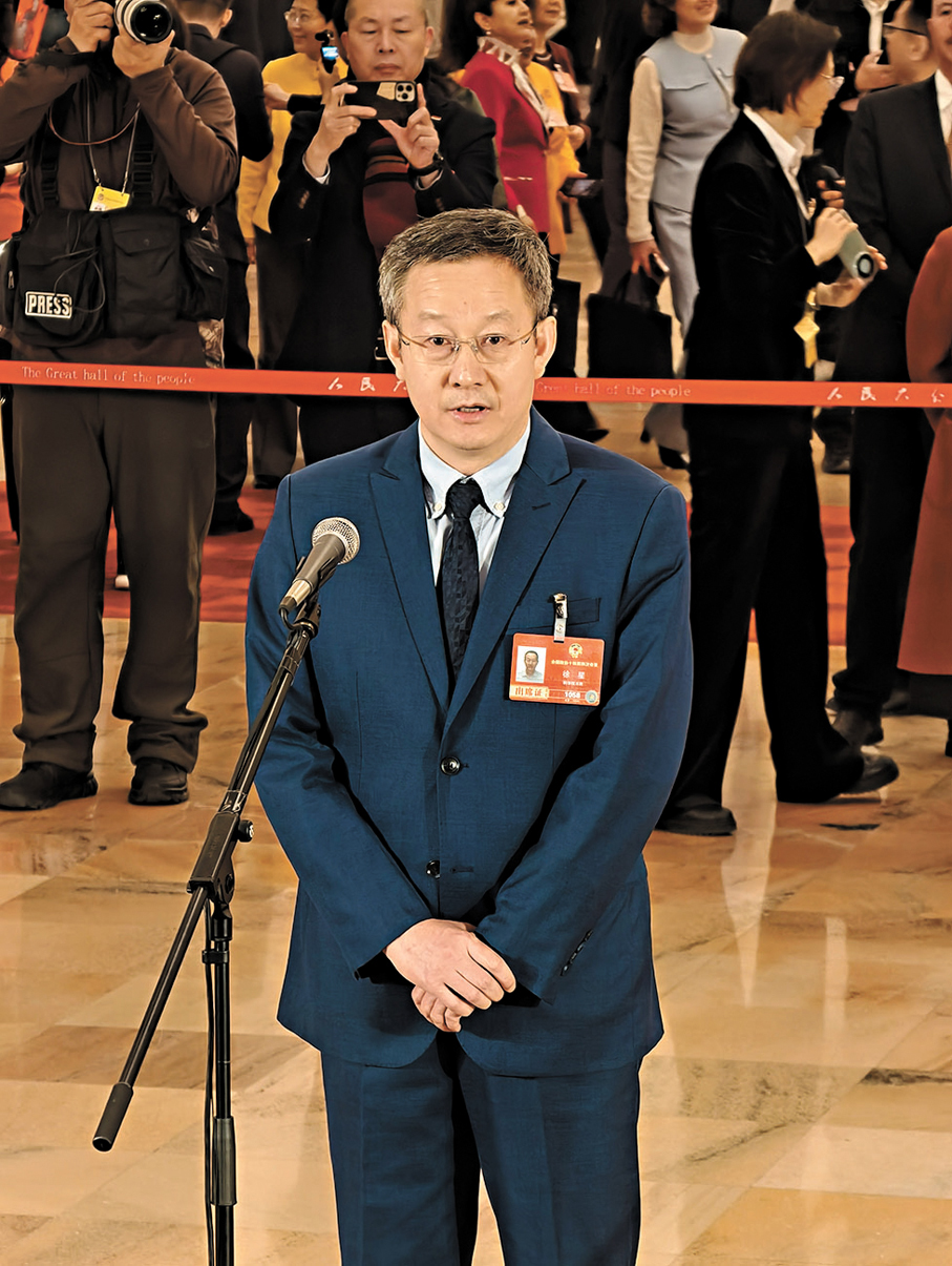 ●全國政協委員、中國科學院古脊椎所所長、雲南大學教授徐星。香港文匯報記者趙一存  攝