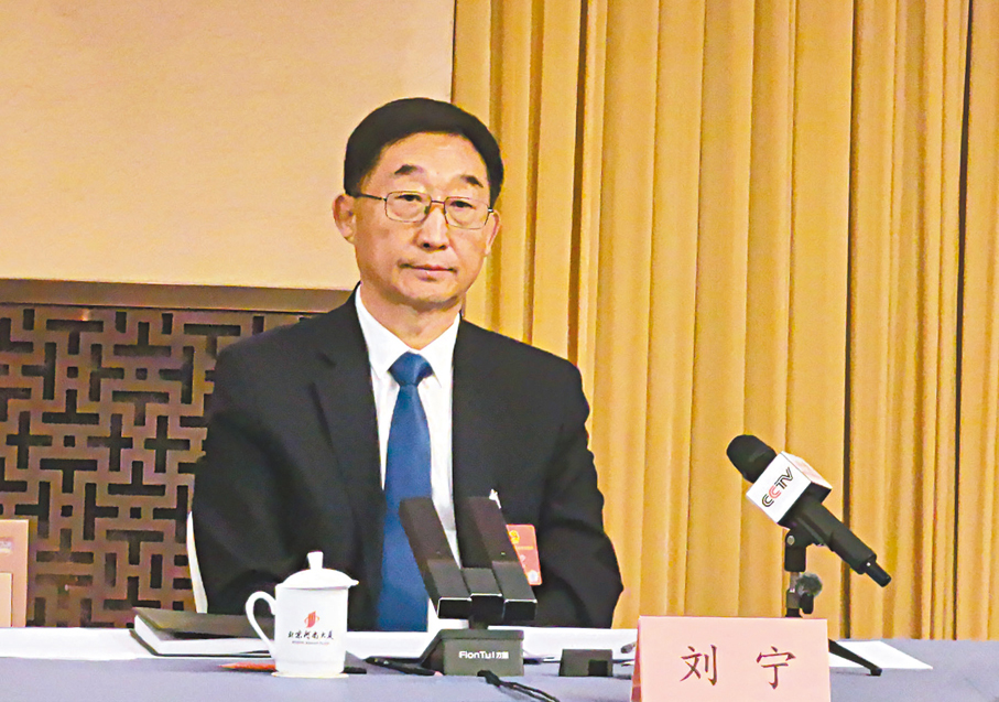 ●全國人大代表、河南省委書記劉寧。香港文匯報記者張帥  攝