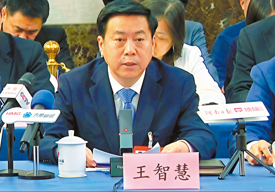 ●全國人大代表、河南省南陽市委書記王智慧。香港文匯報兩會傳真