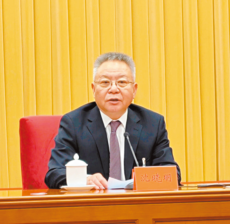 ●湖南省委書記沈曉明回答大文傳媒記者提問。香港文匯報記者朱燁  攝