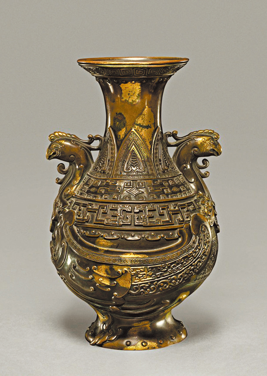 ●大英博物館藏19世紀晚期法國仿乾隆灑金銅雙鳳壺