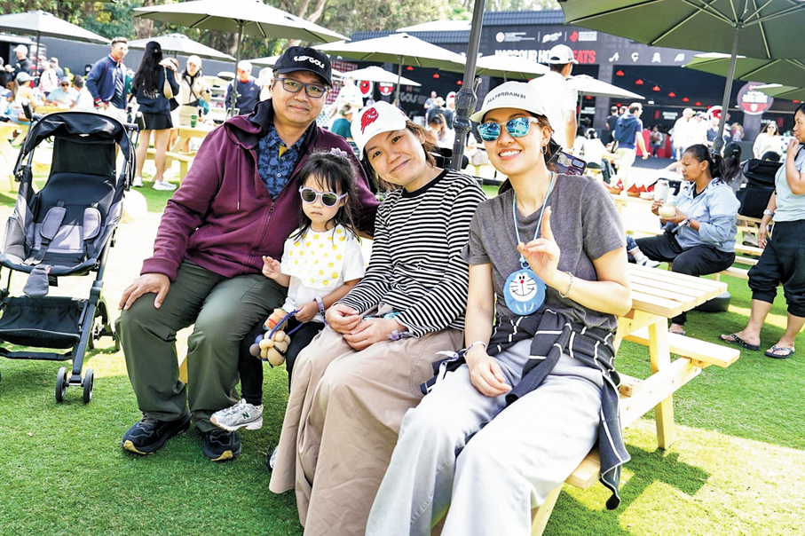 ●Rachel（右二）首次入場參加LIV Golf賽事，認為有助推動香港高爾夫球運動。
