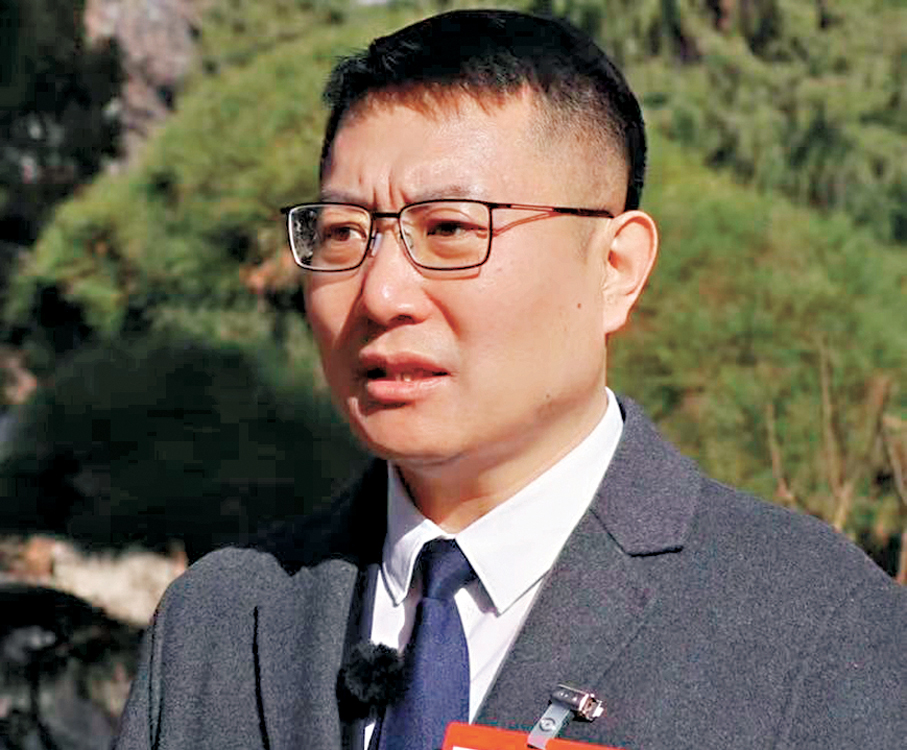 ●全國政協委員、天津大學副校長明東稱，中國須預先儲備一支「懂醫學、通工程、善創新」的複合型人才隊伍。