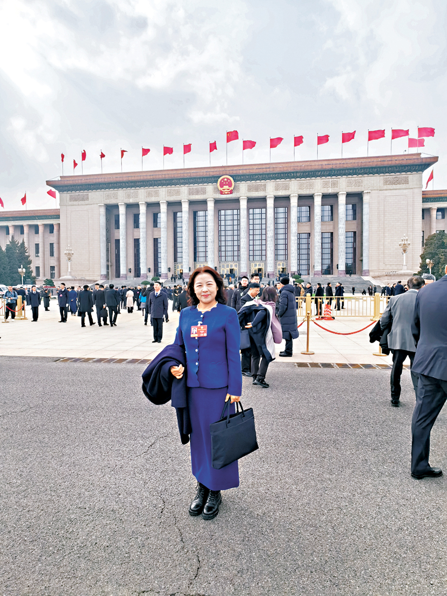 ●全國政協委員、民盟廣東省委會副主委、廣東工業大學土木與交通工程學院教授李麗娟