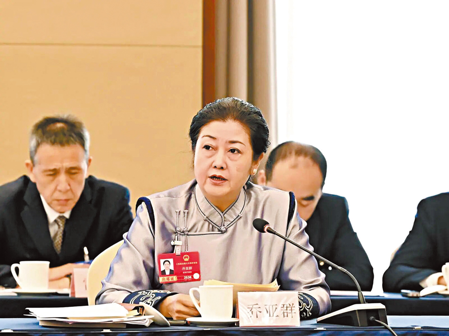 ●全國人大代表、青海省海西蒙古族藏族自治州州長喬亞群  香港文匯報兩會傳真
