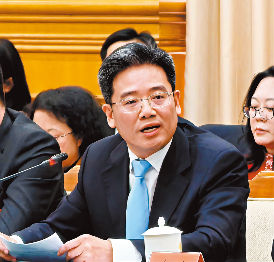 ●全國人大代表、安順市市長尹恒斌   香港文匯報記者黃鋒 攝  