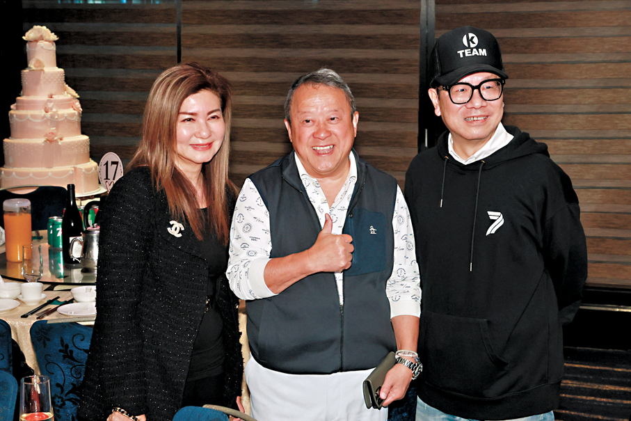 ●（左起）樂小姐與曾志偉力撐鍾澍佳。  香港文匯報記者北山彥 攝