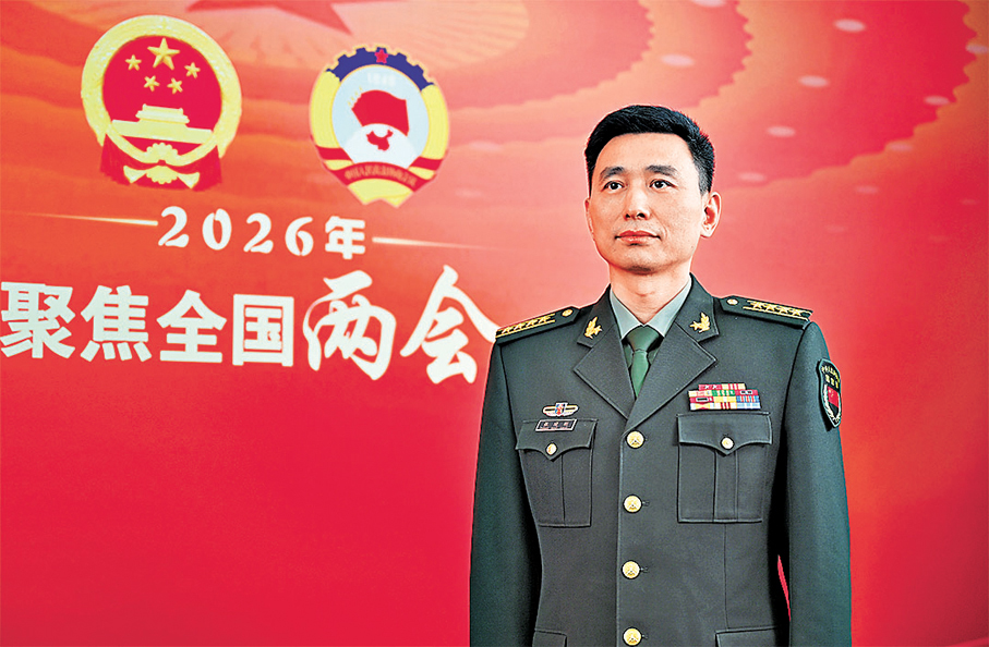 ●全國人大解放軍和武警部隊代表團新聞發言人張曉剛。解放軍報網上圖片