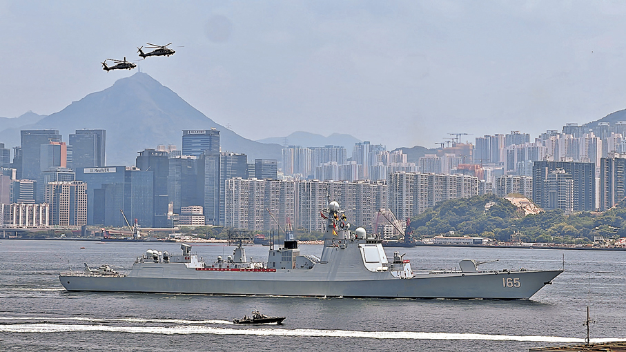 ●軍方指出，增加的國防支出主要用於升級改造傳統作戰力量，加強先進戰鬥力建設等幾方面。圖為湛江號導彈驅逐艦去年訪問香港。 資料圖片