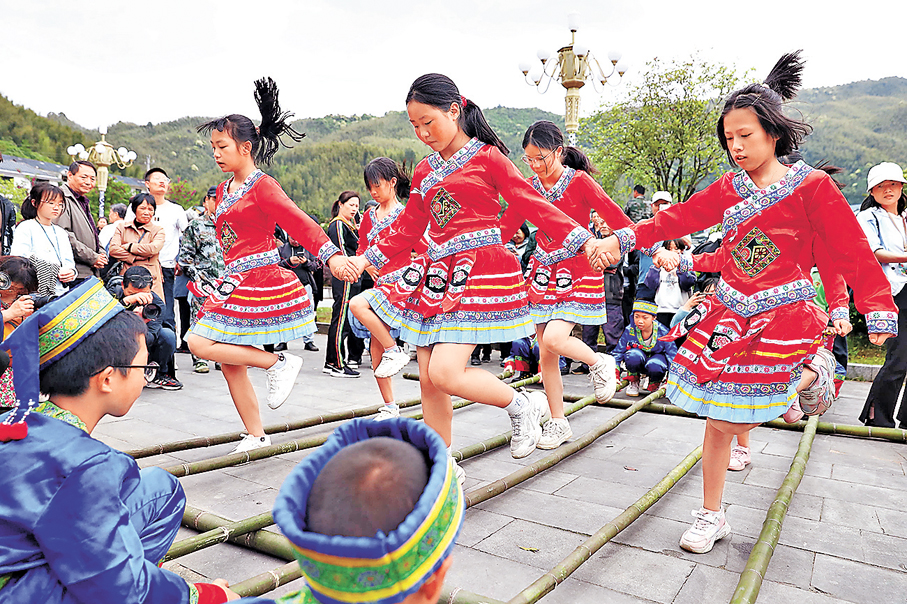 ●畲族鄉的供電網絡實現了從「保基本」到「強品質」的跨越。圖為江西省上饒市「三月三」畲族文化系列活動。 資料圖片