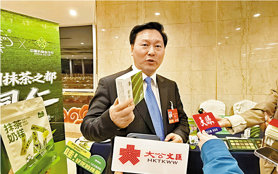 ●全國人大代表、銅仁市委副書記、市長穆嶸坤 黃鋒 攝