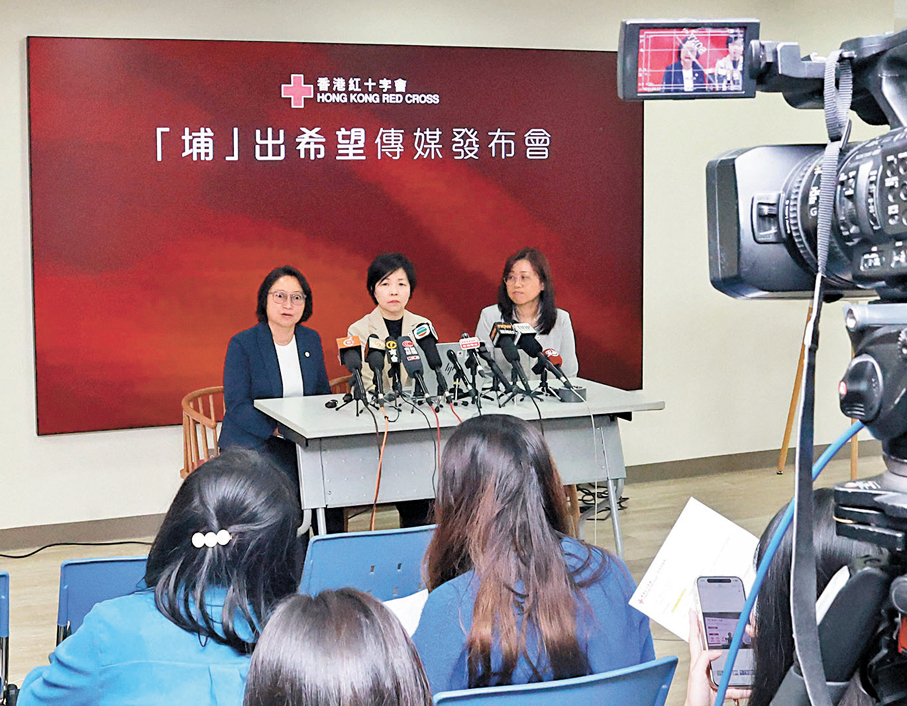 ●香港紅十字會昨日公布，截至本月已累積籌得超過5.3億港元善款援助受宏福苑火災影響的居民。  香港文匯報記者北山彥  攝