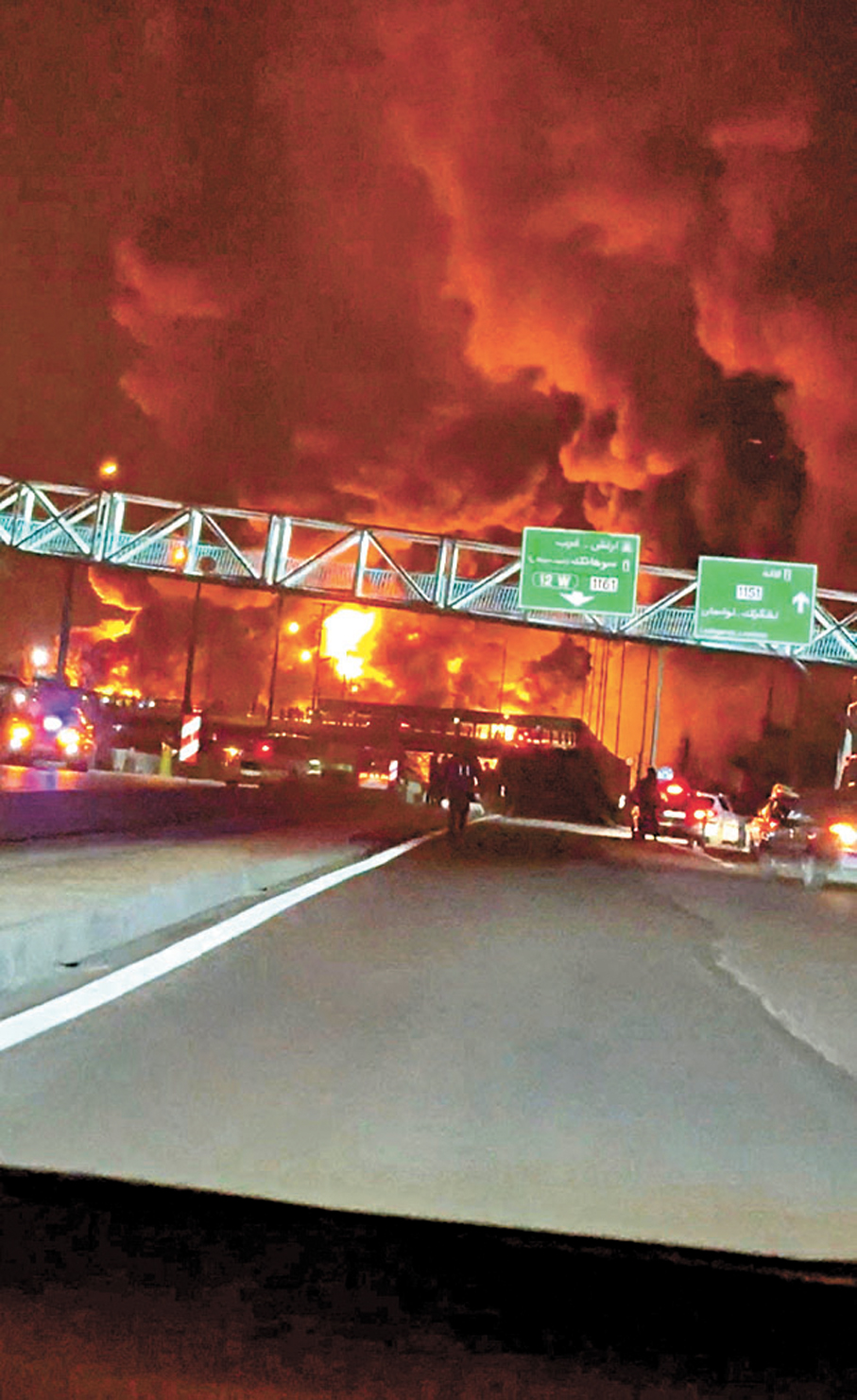 ●德黑蘭一個油庫遇襲起火。 路透社