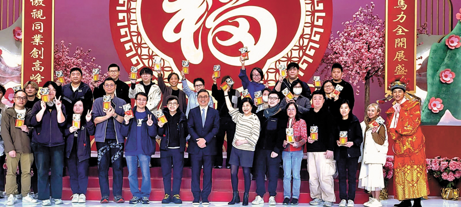 ●眾人合影留念。  香港文匯報記者梁靜儀  攝