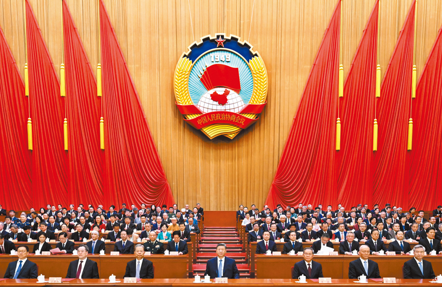 ●3月11日，中國人民政治協商會議第十四屆全國委員會第四次會議在北京人民大會堂閉幕。黨和國家領導人習近平、李強、趙樂際、蔡奇、丁薛祥、李希、韓正等在主席台就座。 新華社