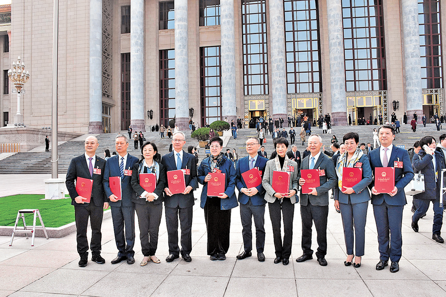 ●澳區全國人大代表團今年提交119份建議。