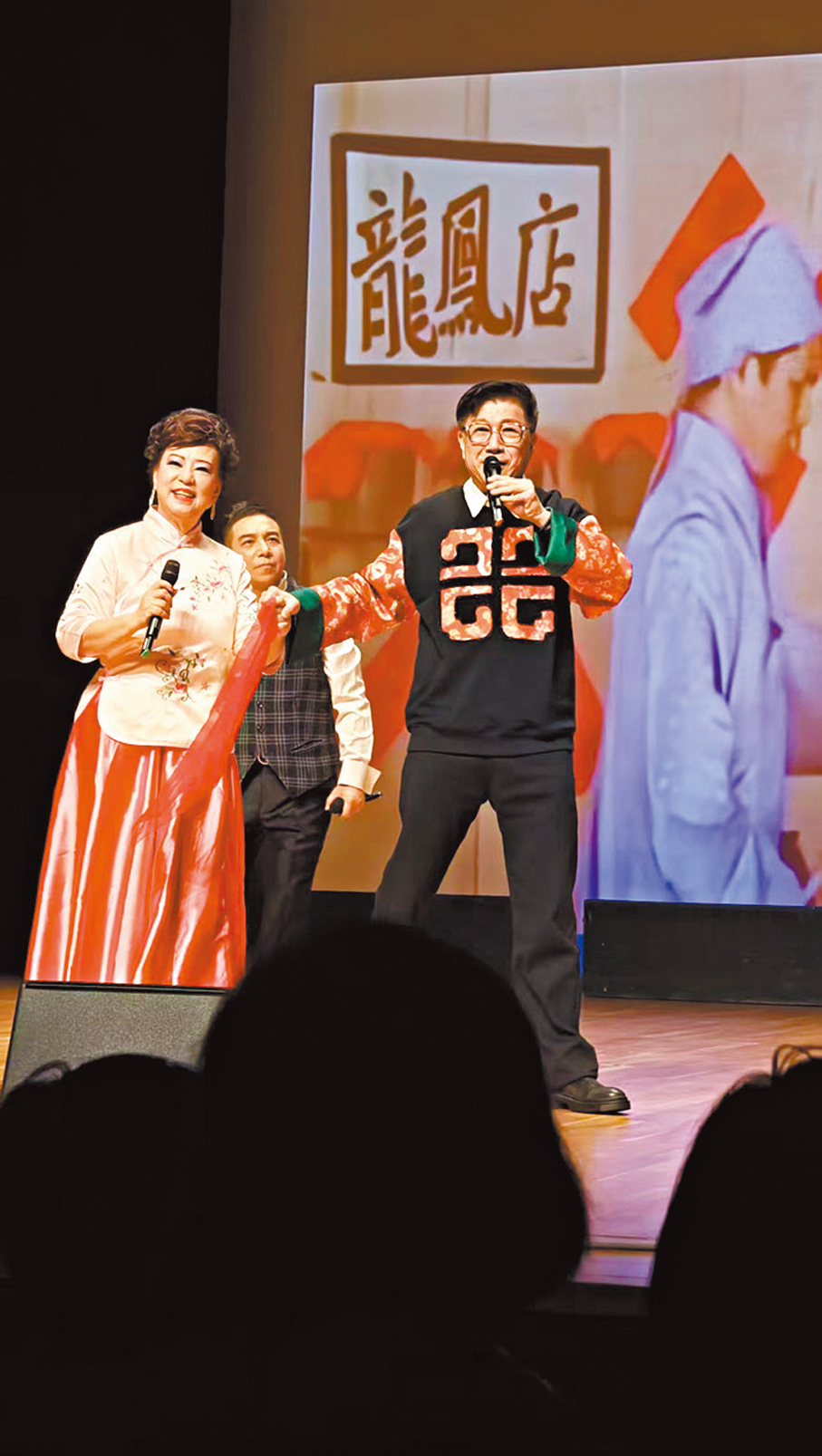 ●（左起）王靄琳、巴桑朗傑和李道洪合唱《戲鳳》。 作者供圖