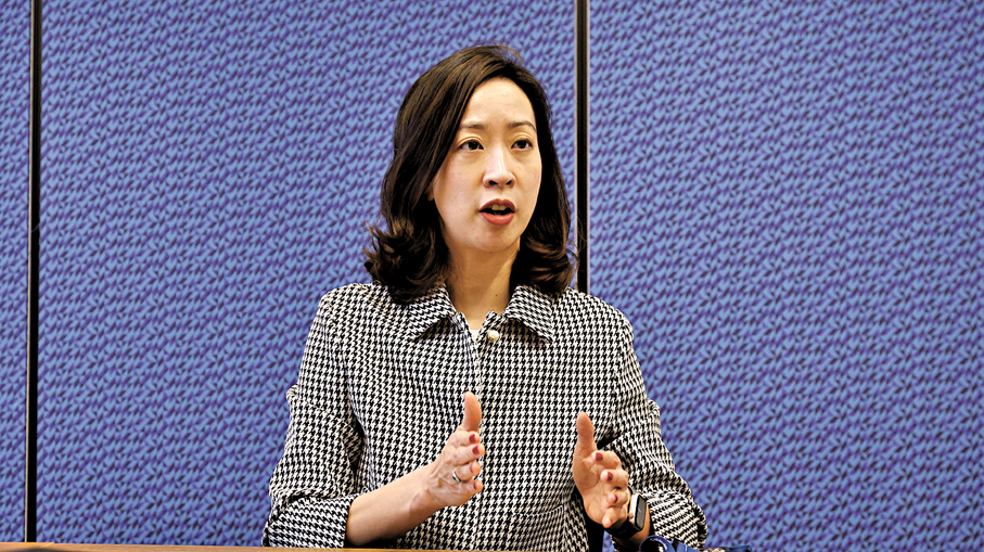 ●港交所上市主管伍潔鏇昨強調，本港現行的同股不同權上市要求普遍較外國高。 資料圖片