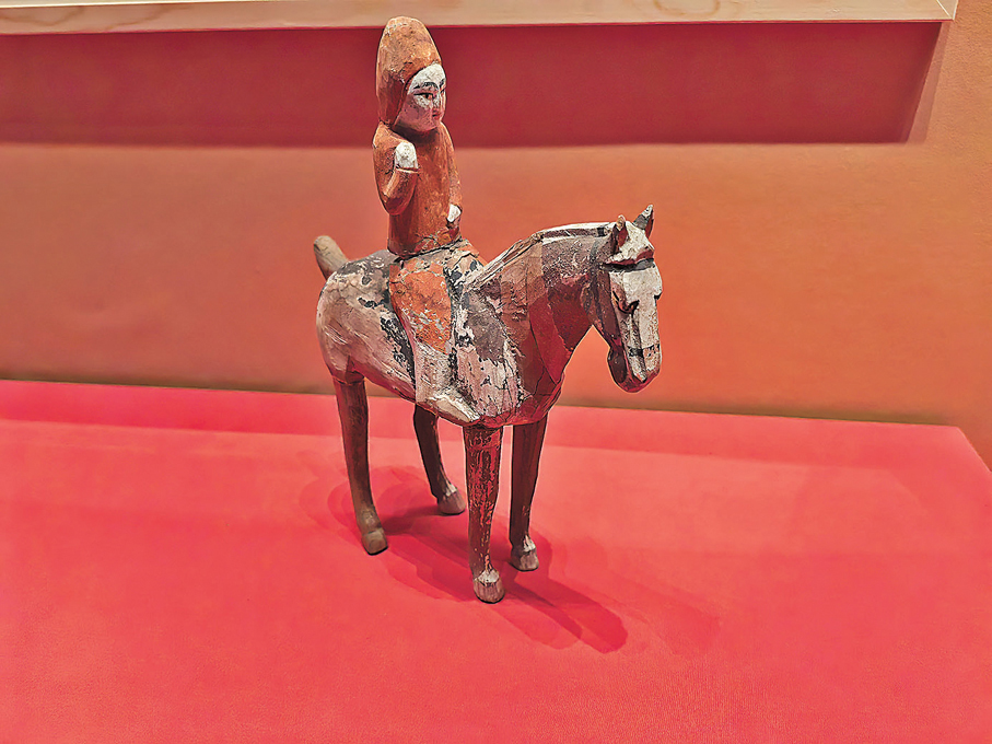 ●唐代彩繪騎馬武士俑