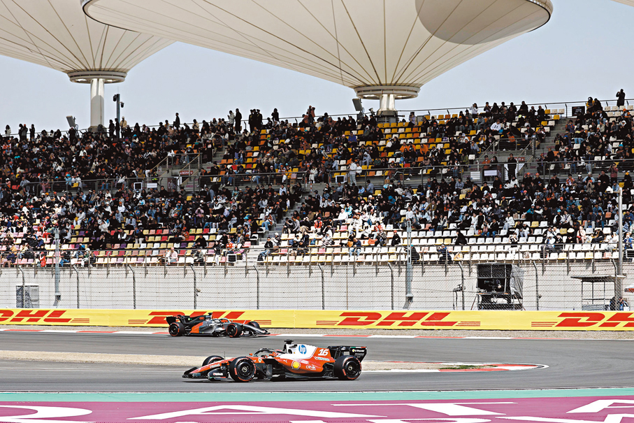 ●F1中國站昨日上演衝刺賽排位賽。 中新社