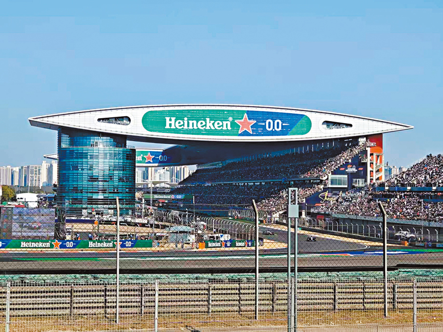 ●上海國際賽車場座無虛席。香港文匯報記者夏微  攝