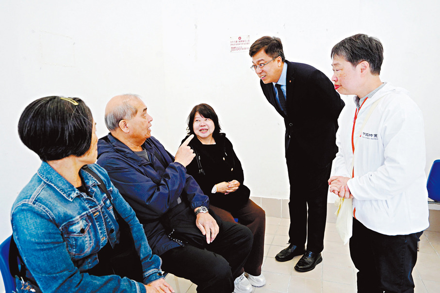 ●宏福苑居民參加中海物業暖心活動。 香港文匯報記者曾興偉  攝
