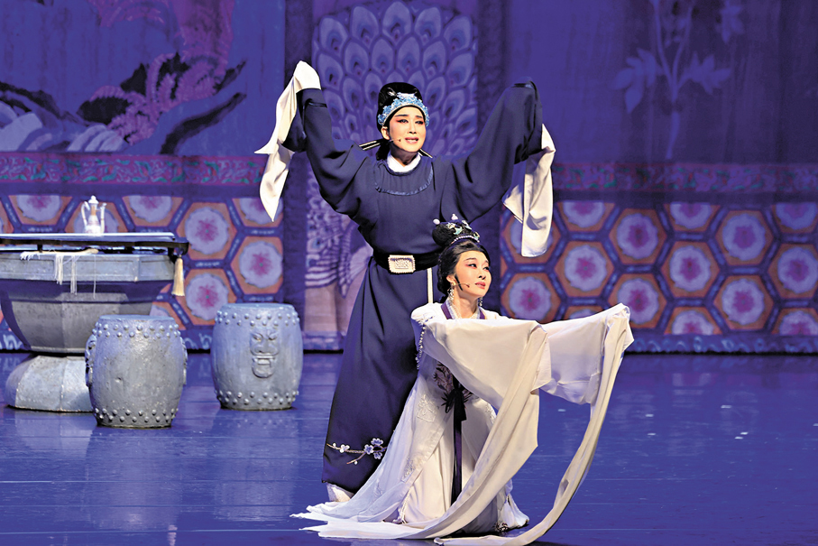 ●蔡浙飛（黑色服飾）主演的《陸游與唐琬》。