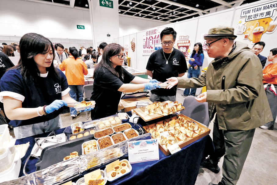 ●「香港國際試食節暨優質食品博覽2026」將於4月3日至7日假會展中心舉行，匯聚超過50個國家及地區近500個展位，帶來海鮮、零食、茶飲及酒品等多元選擇。 香港文匯報記者涂穴  攝