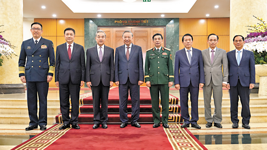 ●3月16日，越南共產黨中央總書記蘇林在河內會見出席中越外交、國防、公安「3+3」戰略對話機制首次部長級會議的外交部長王毅、公安部長王小洪、國防部長董軍。 新華社