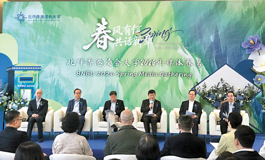 ●北師港浸大校長陳致17日在該校「春風有信·共話新章」2026年媒體春茗上表示，今年該校本科計劃新增「數字跨文化研究」和「數字人文跨學科研究」兩個專業方向。  香港文匯報記者方俊明  攝