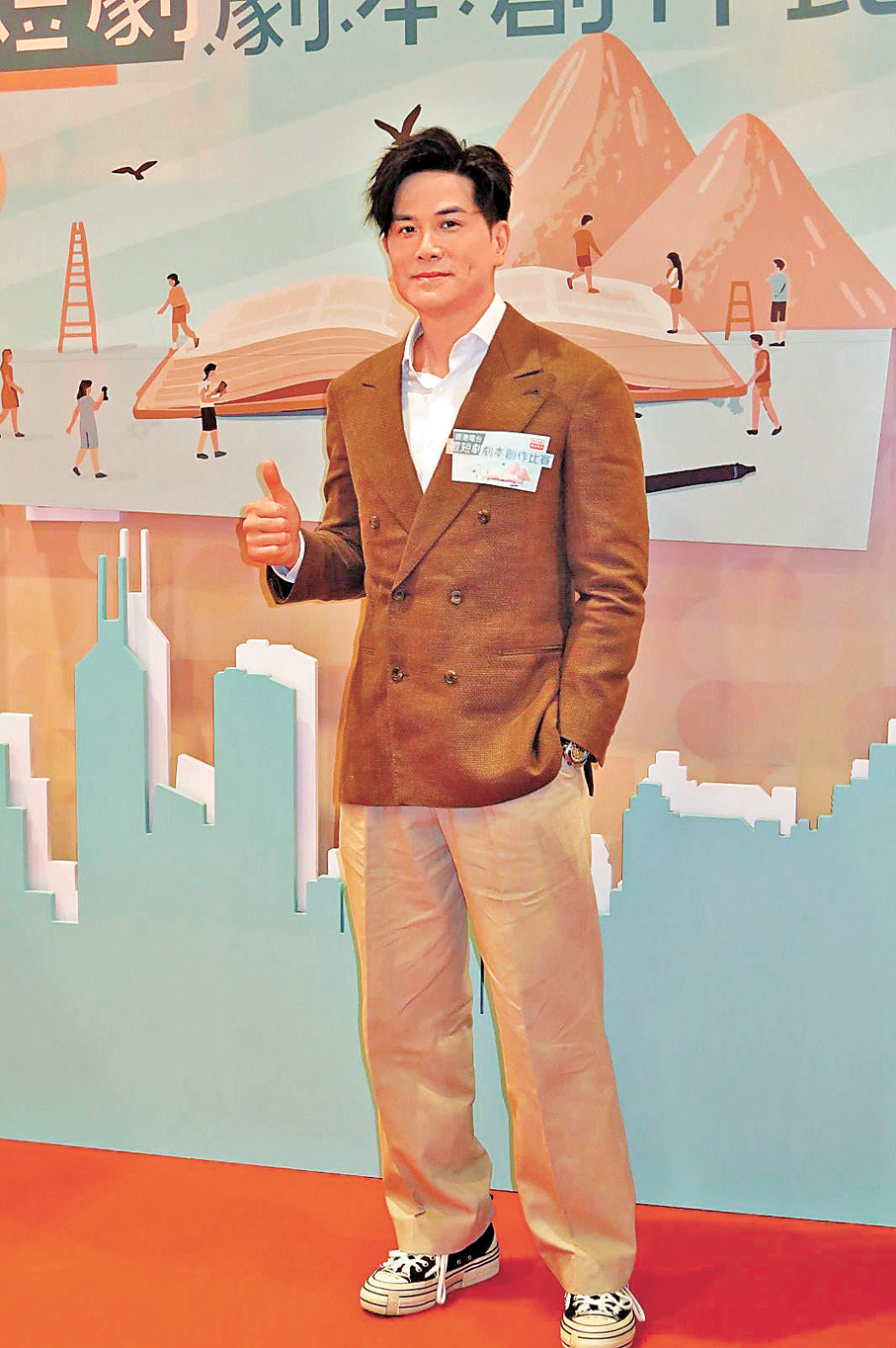 ●伍允龍開始策劃籌備拍微短劇。  香港文匯報記者阿祖 攝